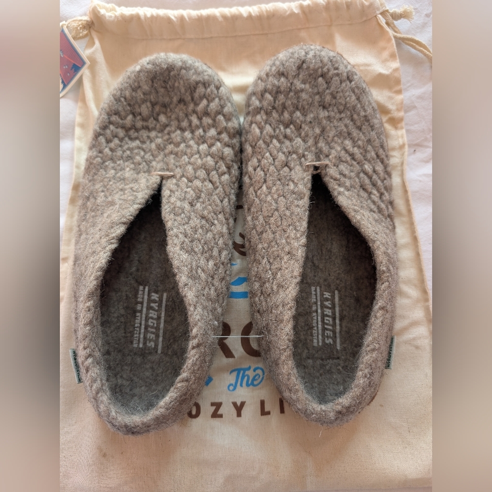 Kyrgies Woven Wool Slippers - Size 43